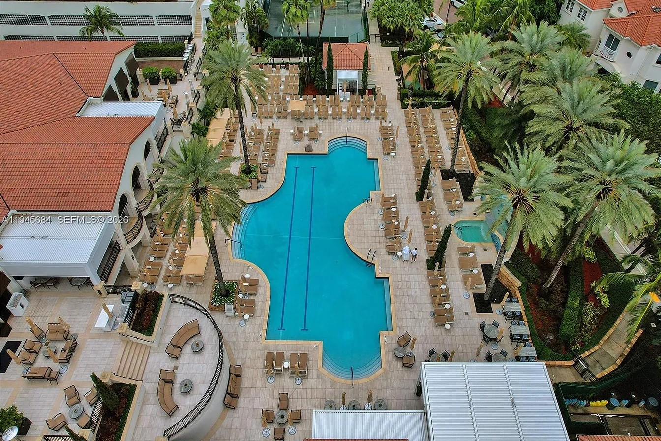 Porto Vita Pool