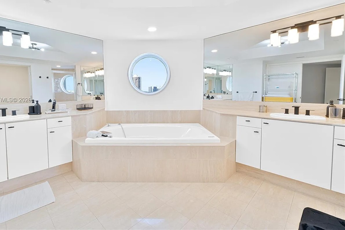 Williams Island 7000 Bathroom