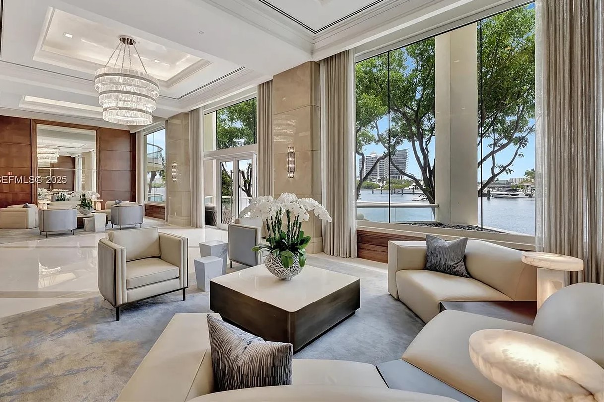 Williams Island 7000 Lounge