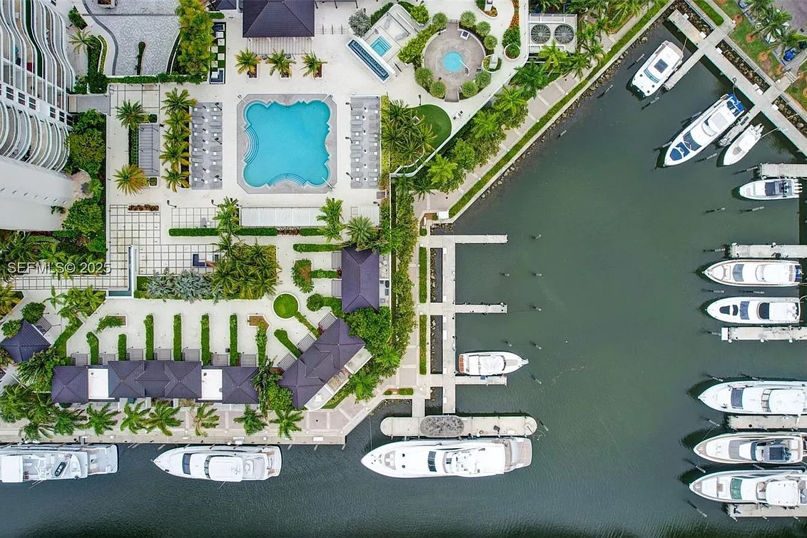 Williams Island 7000 Pool