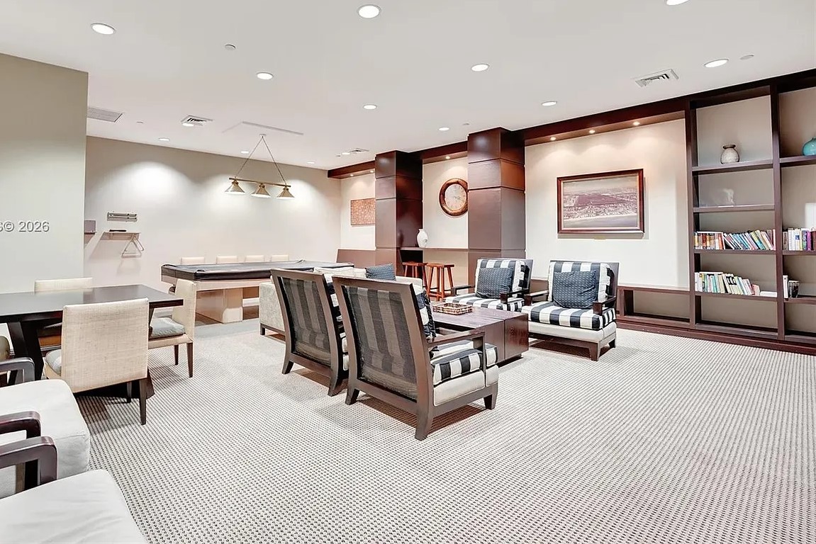 Harbor Towers Lounge Area