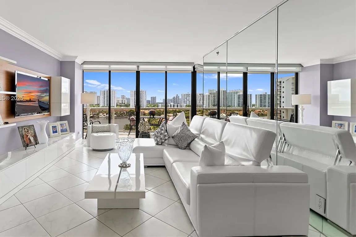 Harbor Towers Living Area
