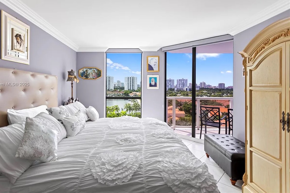Harbor Towers Bedroom