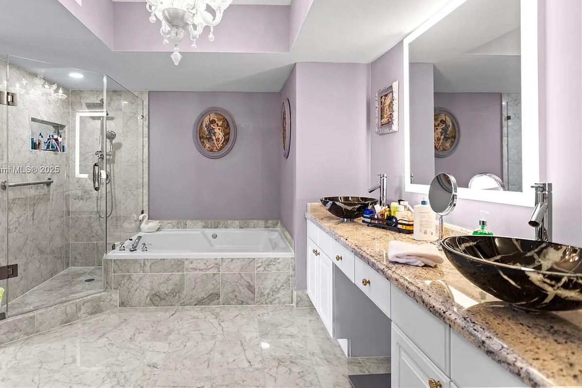 Harbor Towers Bathroom