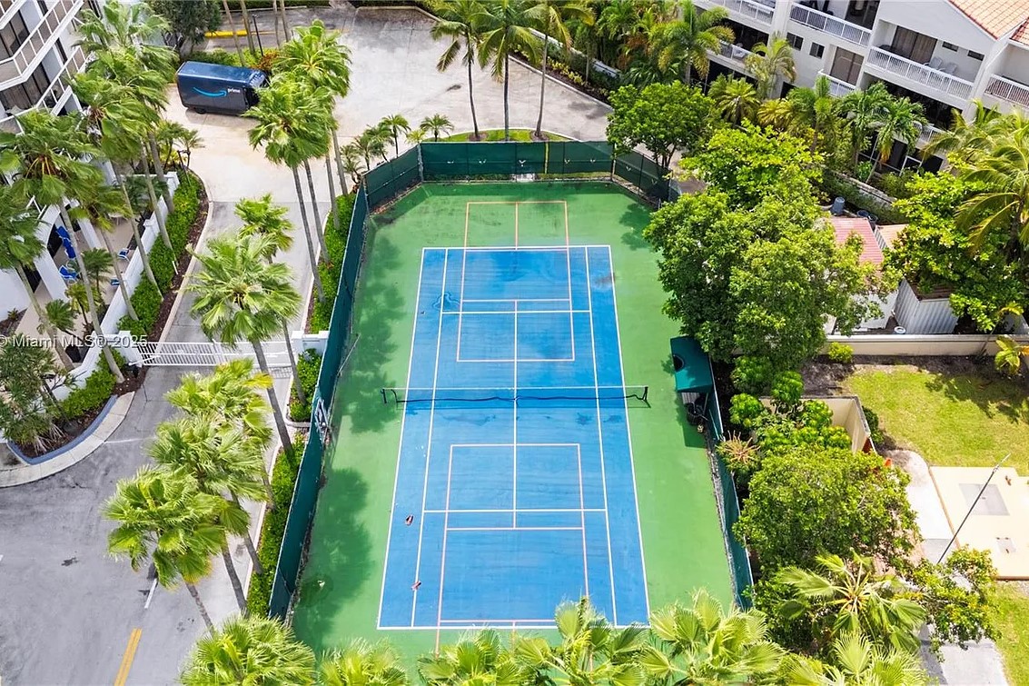 Harbor Towers Tennis Area
