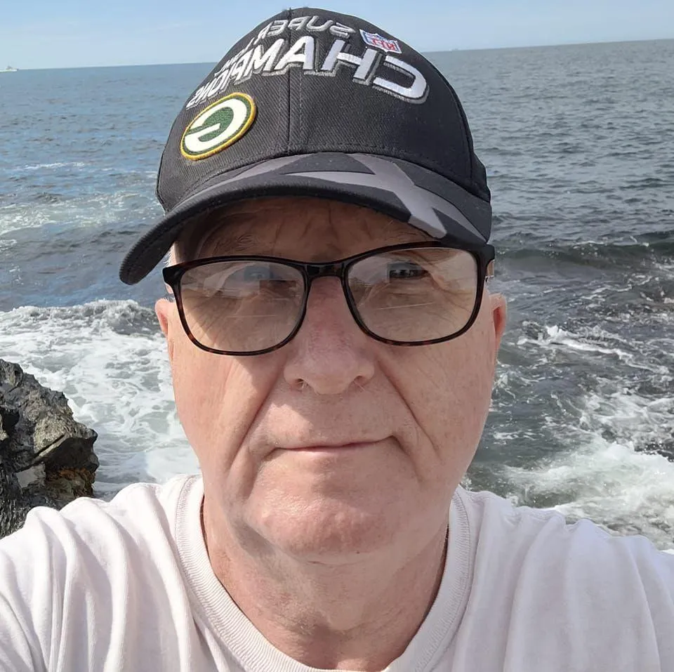 Busy dad succeeding with an online weight loss program