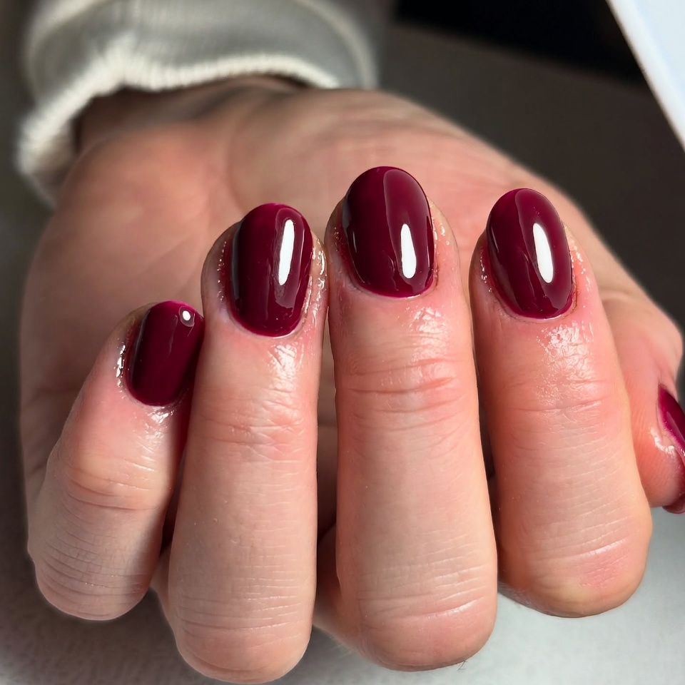 Esmaltado semipermanente vinotinto