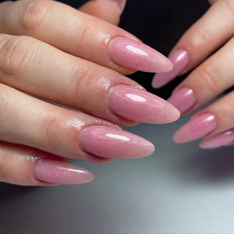 Uñas en gel de punta almendra