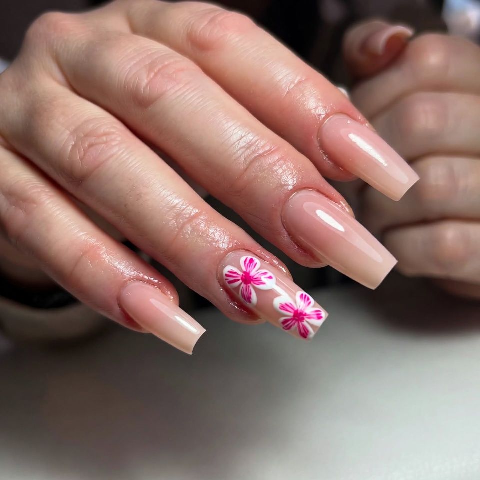 Uñas acrílicas con decoracion de nail art