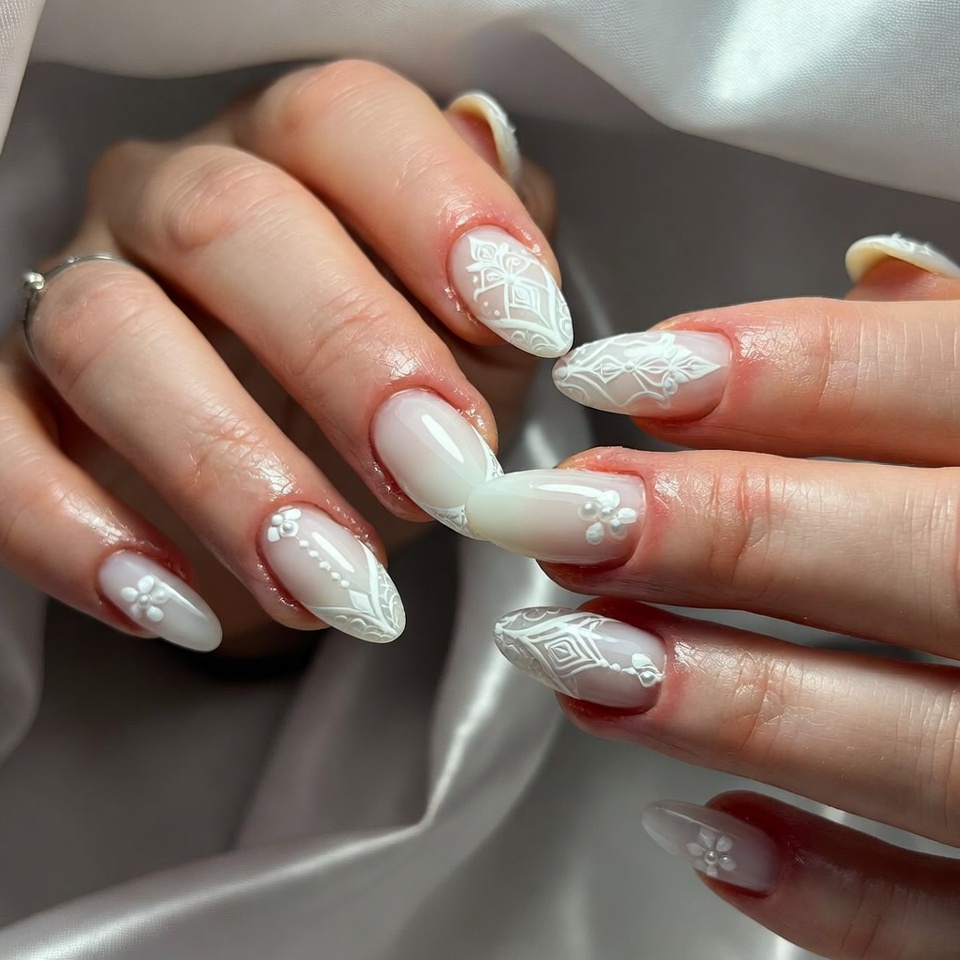 uñas en gel decoradas en blanco 