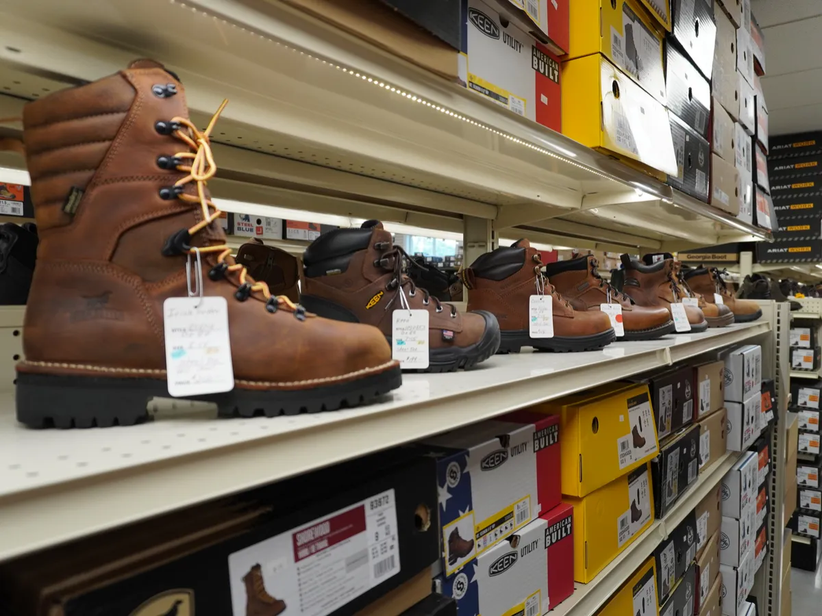 Heavy duty leather work boots equipped with safety toes for tradespeople