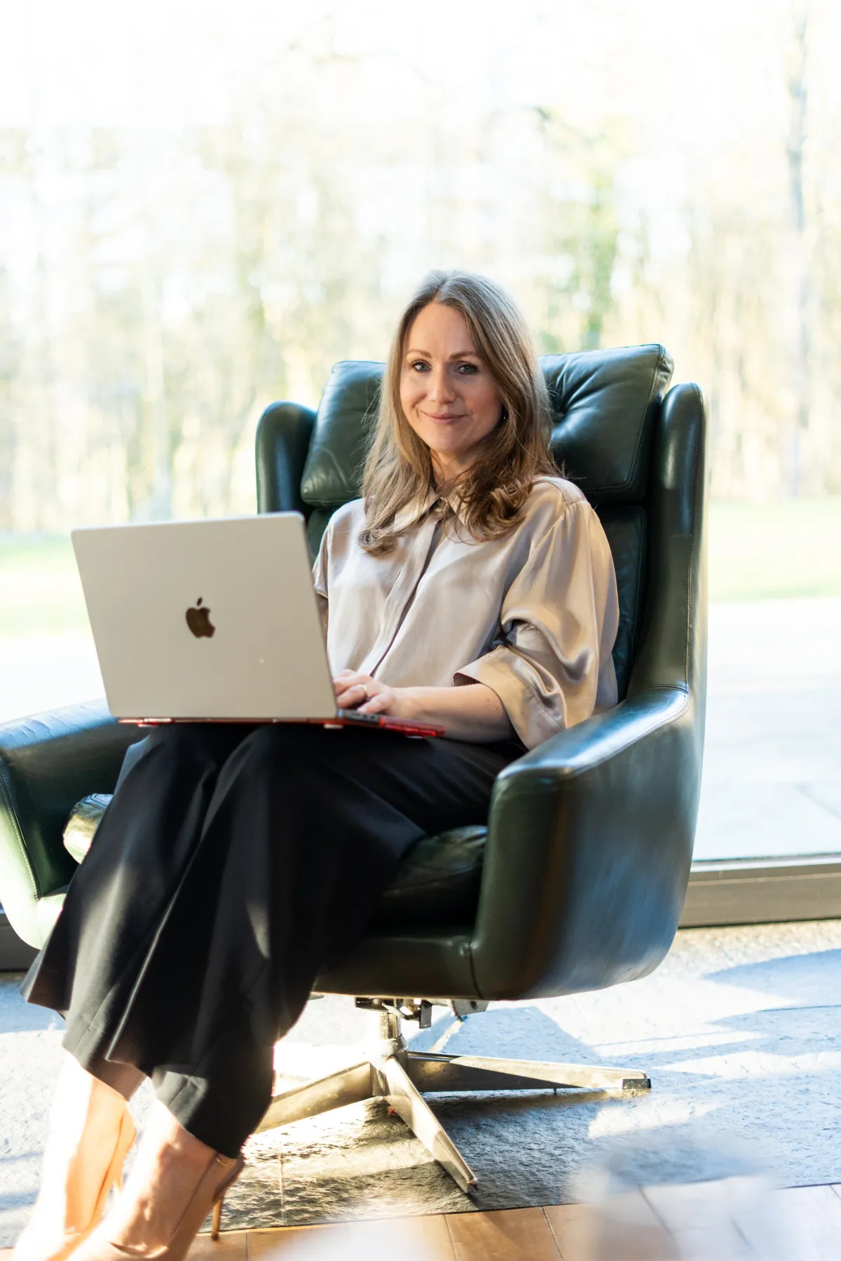 Premium skincare flatlay with service cards and packaging on marble background
