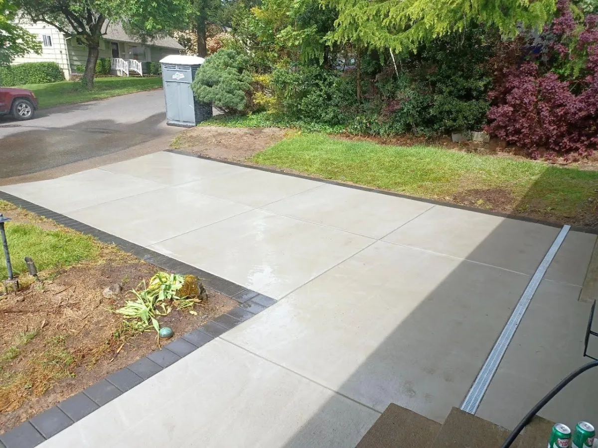 Boca Raton Concrete builds and installs pool deck