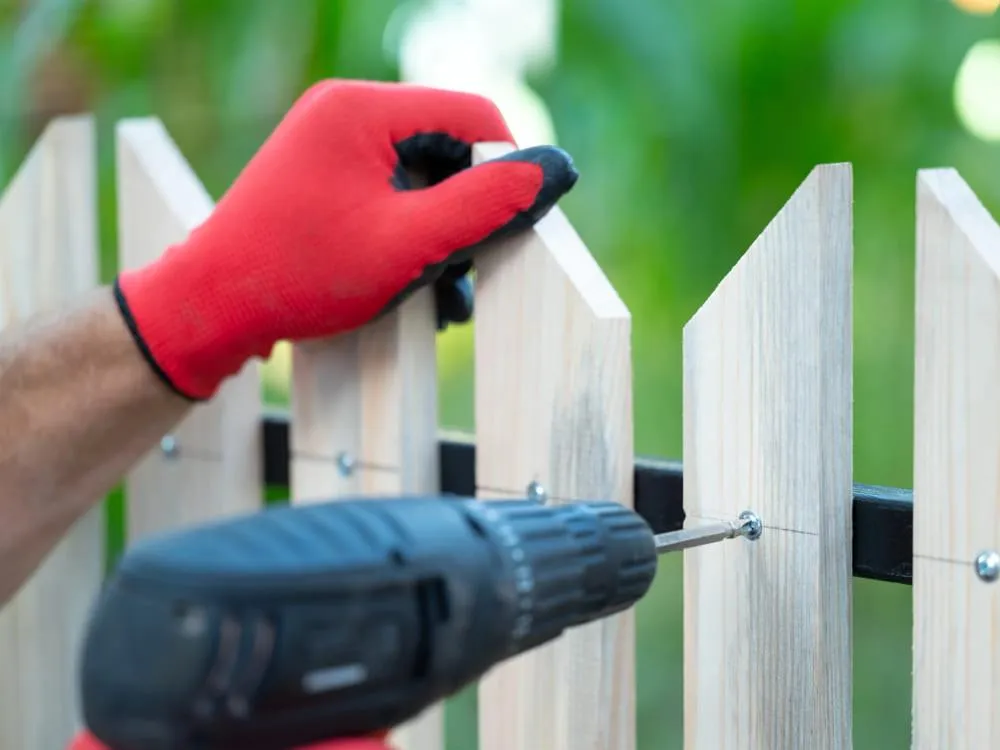 Land O' Lakes Fence repair