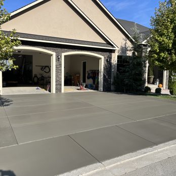 Fayetteville Concrete builds and installs Driveway