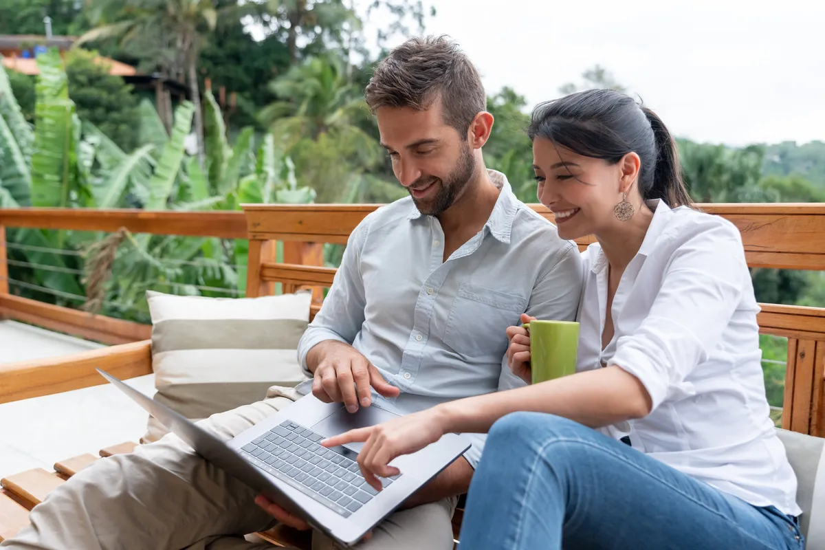How Customers Choose Between Local Businesses Online