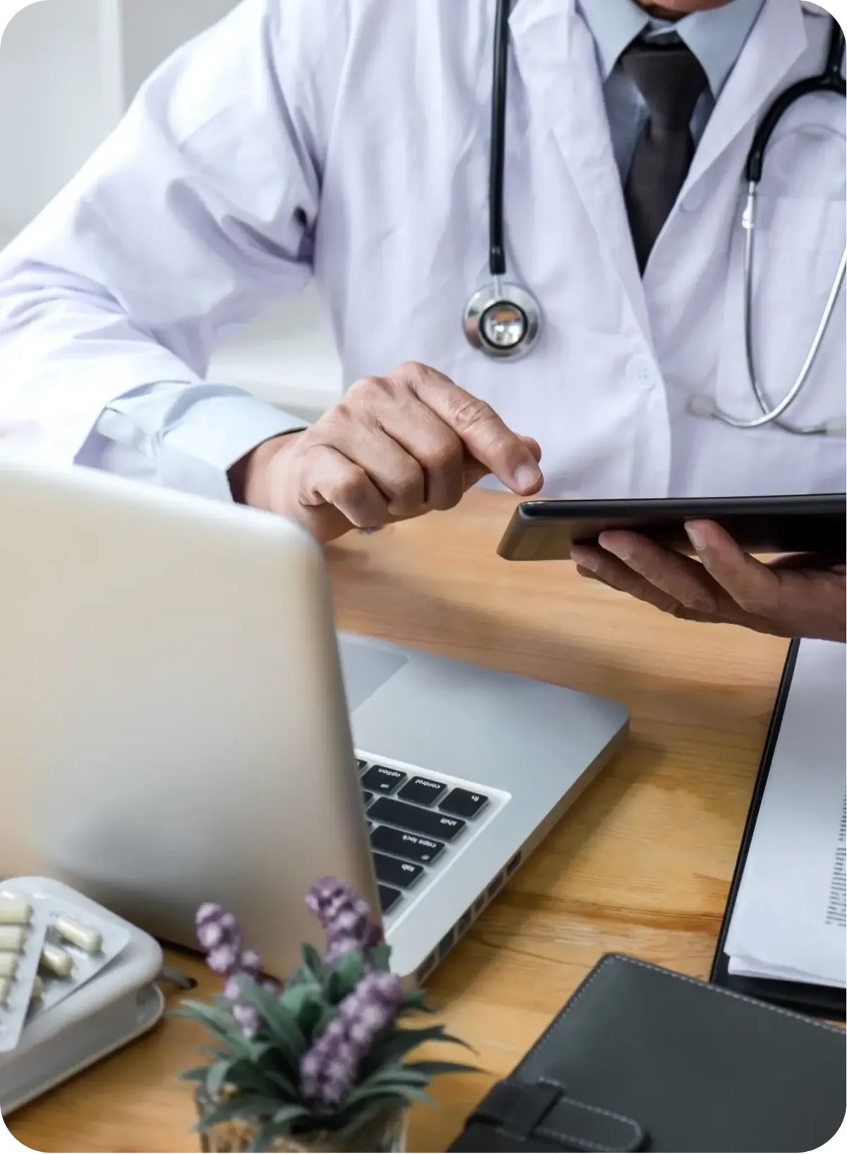 Doctor examining a patient representing Regenerative Procedures Institute