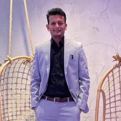 Victor Huynh, CO-FOUNDER OF READY ARTWORK