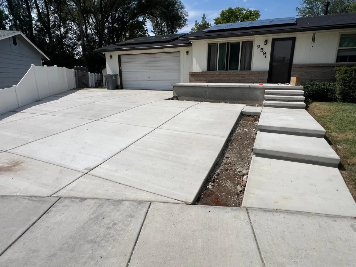 Franklin Concrete builds and installs Walkway & Driveay