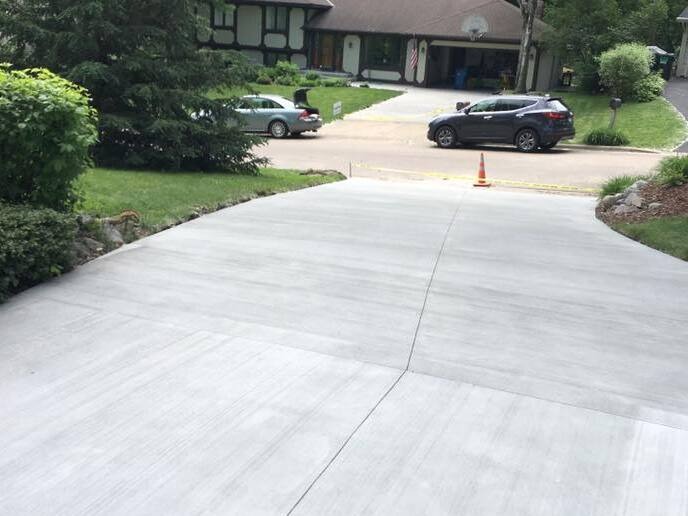 Franklin Concrete builds and installs Driveway