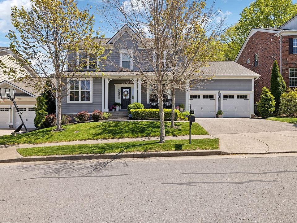 Franklin Concrete builds and installs Driveway