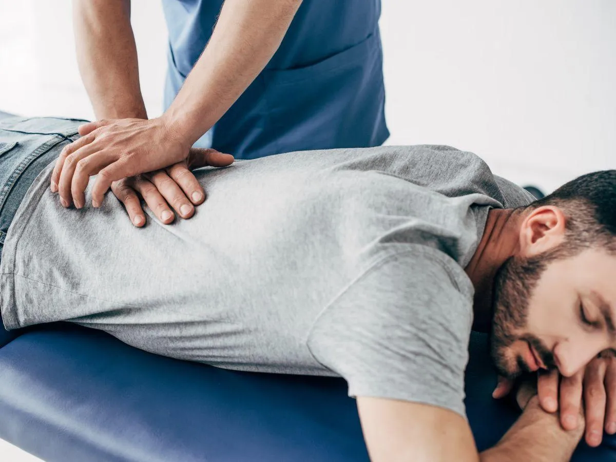 person holding R+R bottle and 3 gel capsules