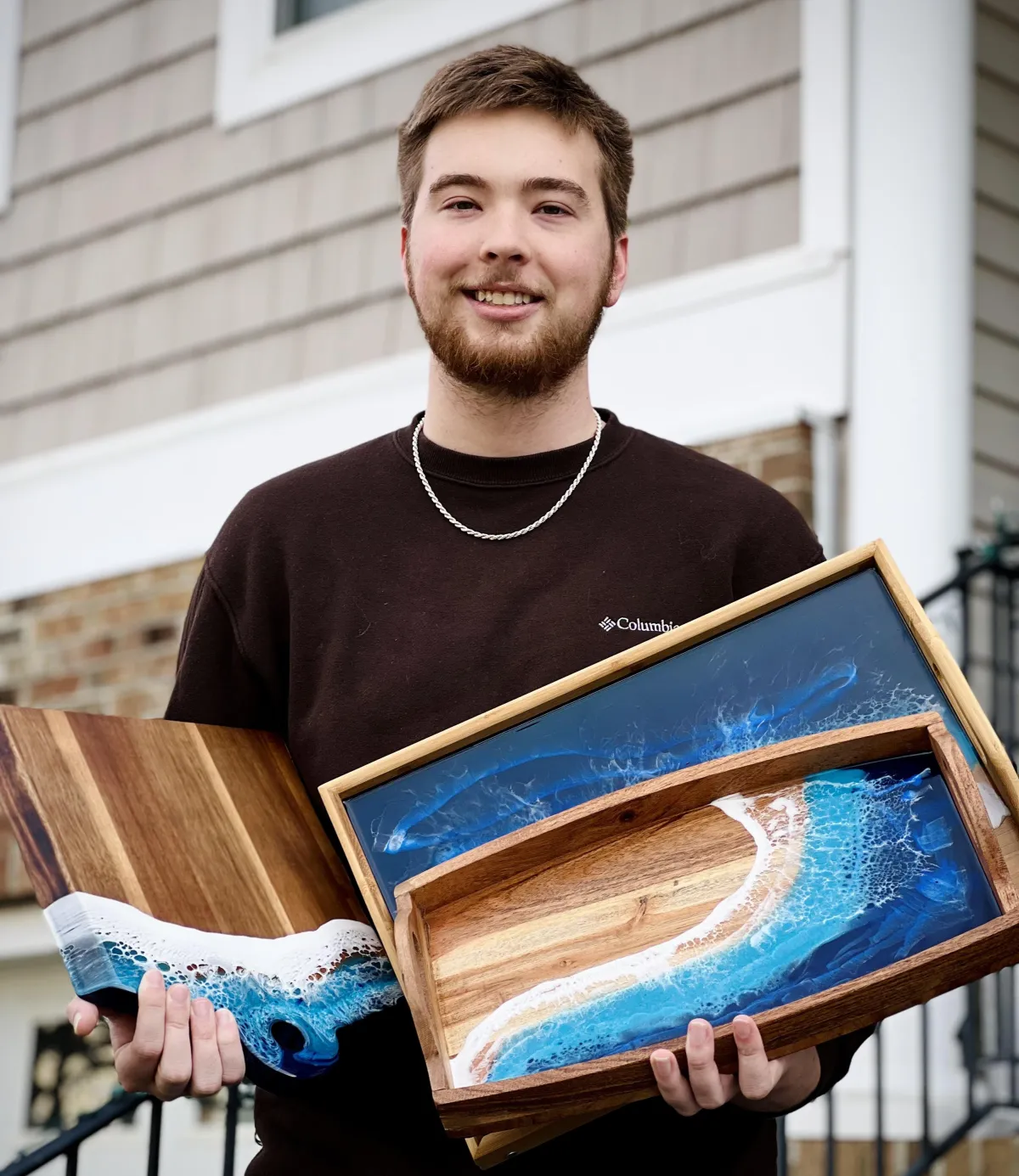 Customer holding epoxy resin tray