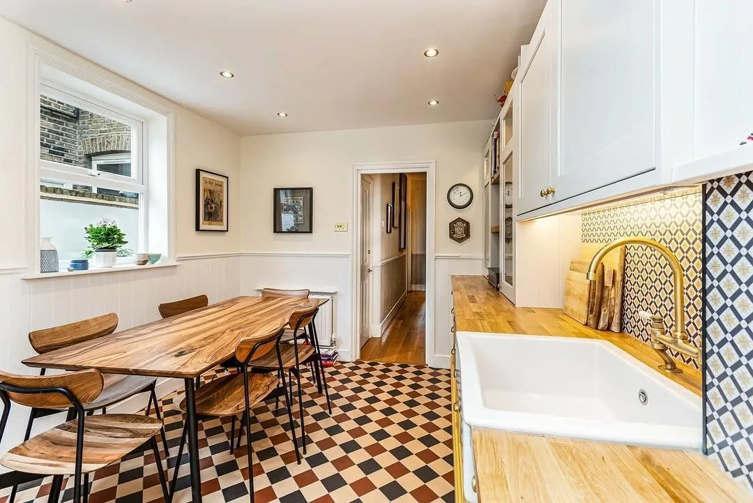 Kitchen Respray Chiswick