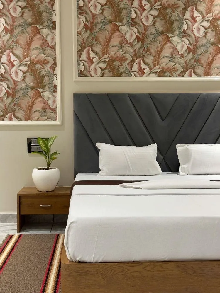 Wallpaper Installer London