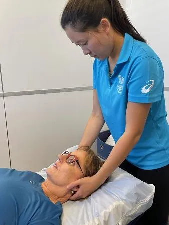 Graceville Physio treating client's headache
