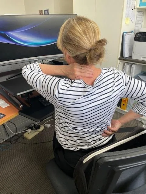 Worker with injury for sitting at a computer