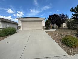Bend Concrete builds and installs Driveway