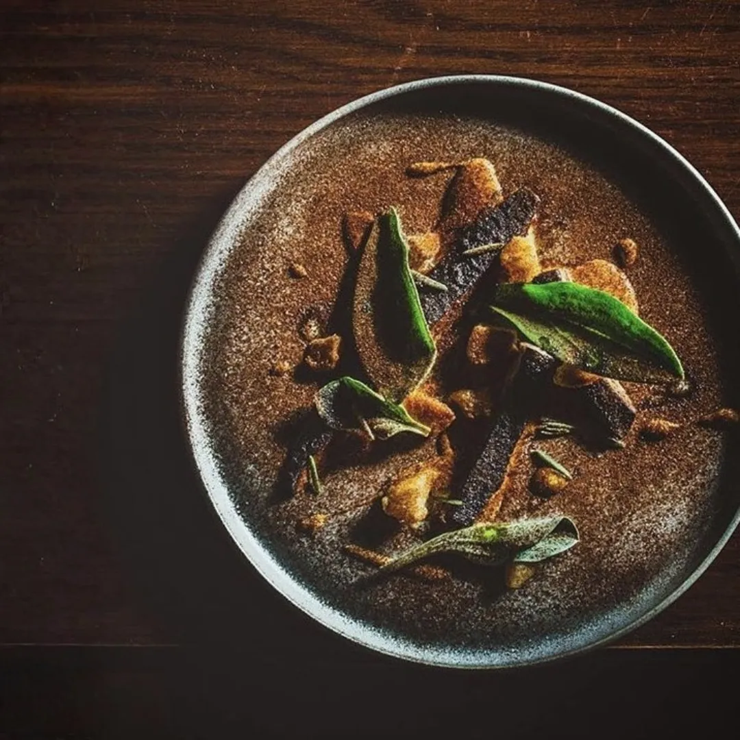 A close up of a bunch of blueberries