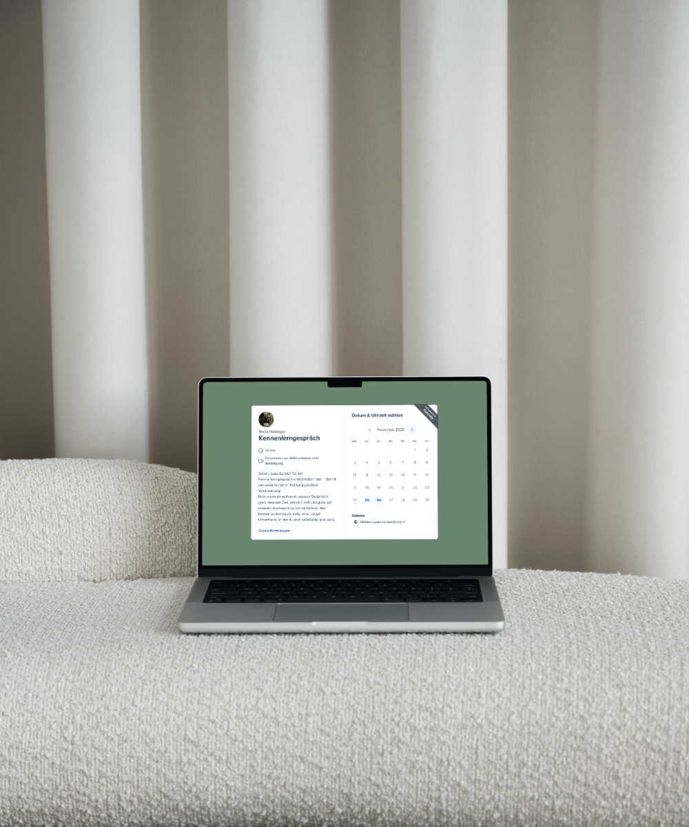 Laptop mit Bild einer Website