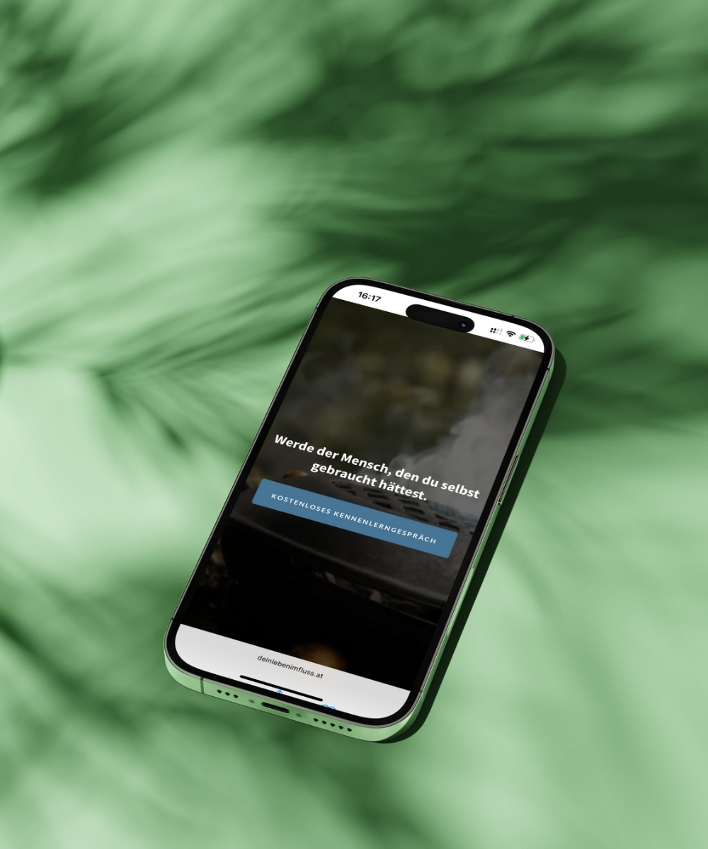 Smartphone mit Bild einer Website