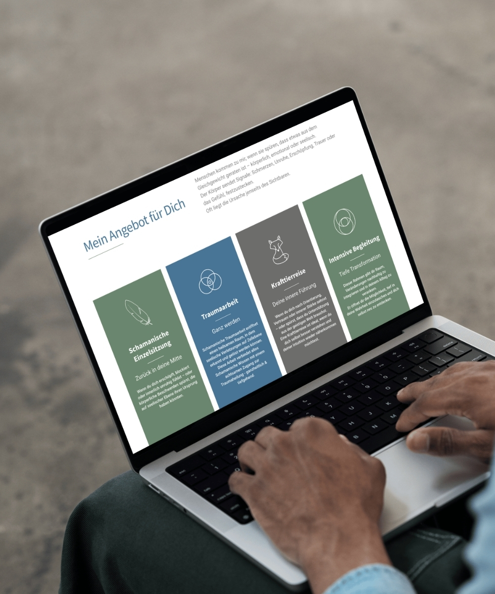 Bild zeigt einen Computer auf dem eine Website zu sehen ist