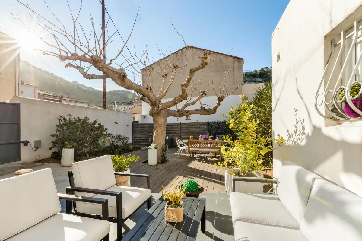 Nettoyage façade et terrasse à haute pression – préparation avant application de peinture extérieure à Lausanne