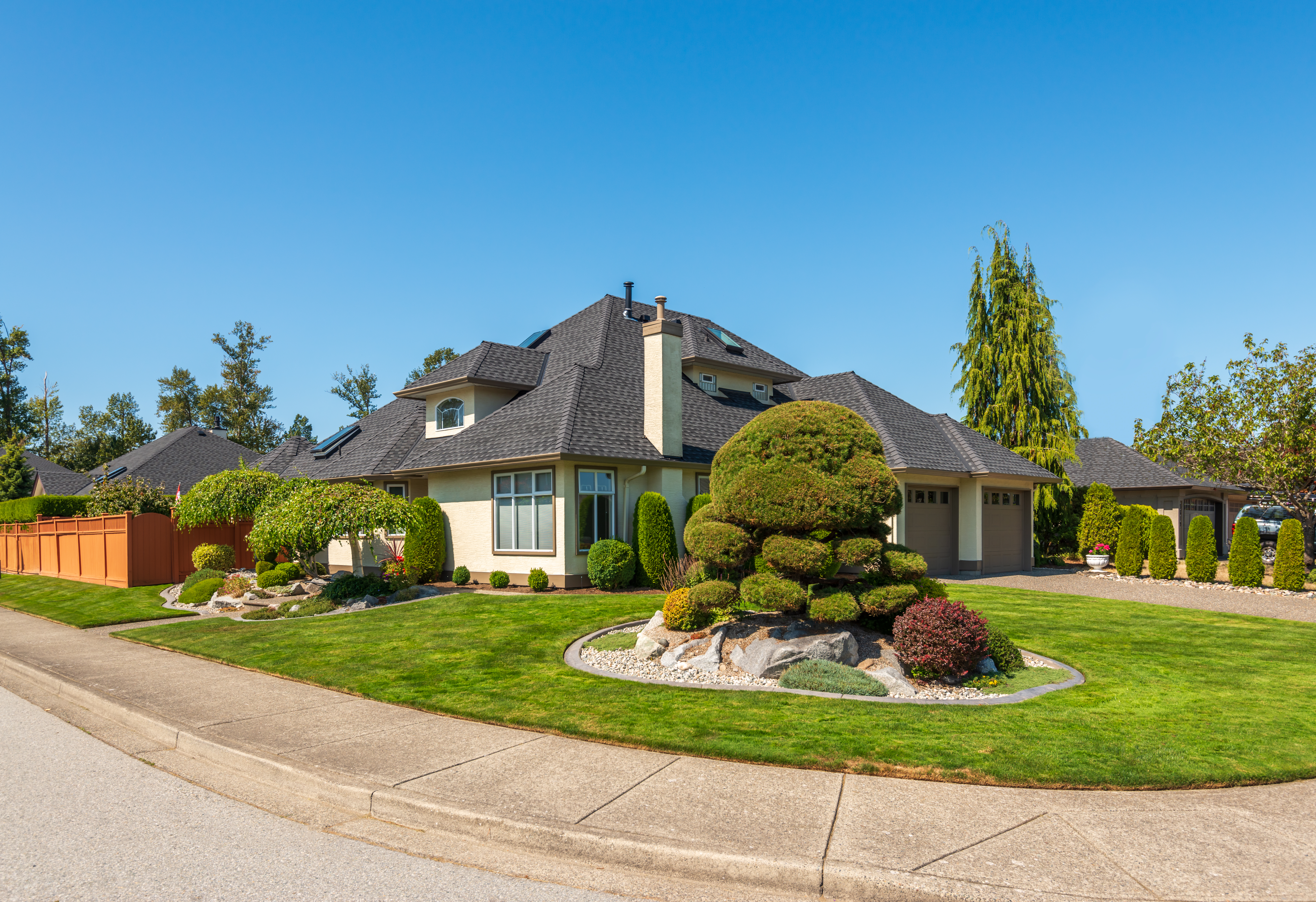 landscape photo of 2-storey house