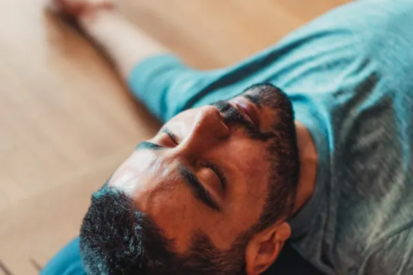 Person with shallow chest breathing, illustrating the link between stress and poor breathing habits