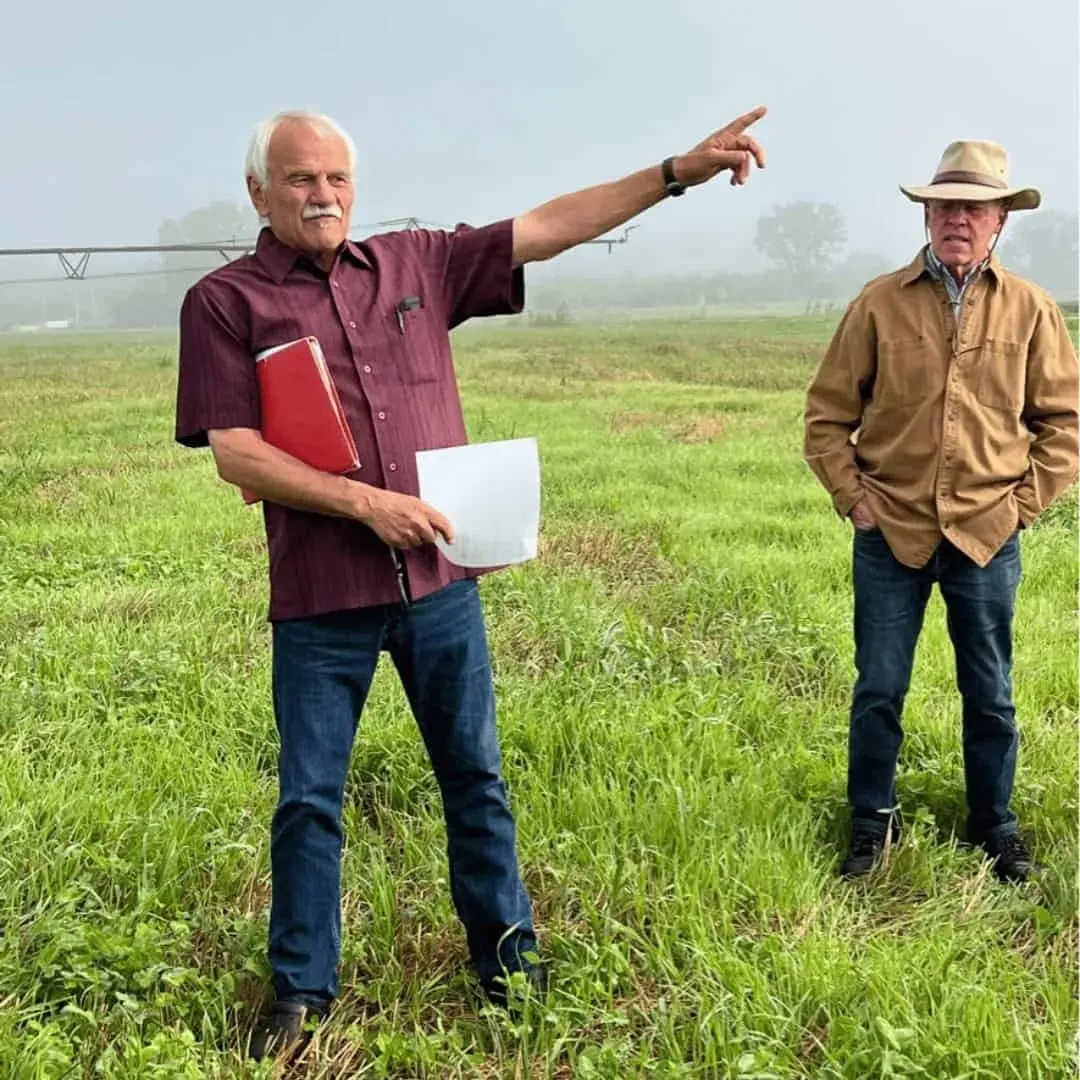 Group of attendees at field day event during farm introduction with Gary Zimmer in Wisconsin – regenerative agriculture tour hosted by Savanna Institute