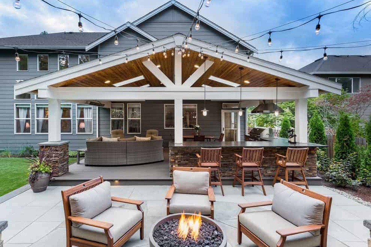 Cincinnati Concrete builds and installs patios.