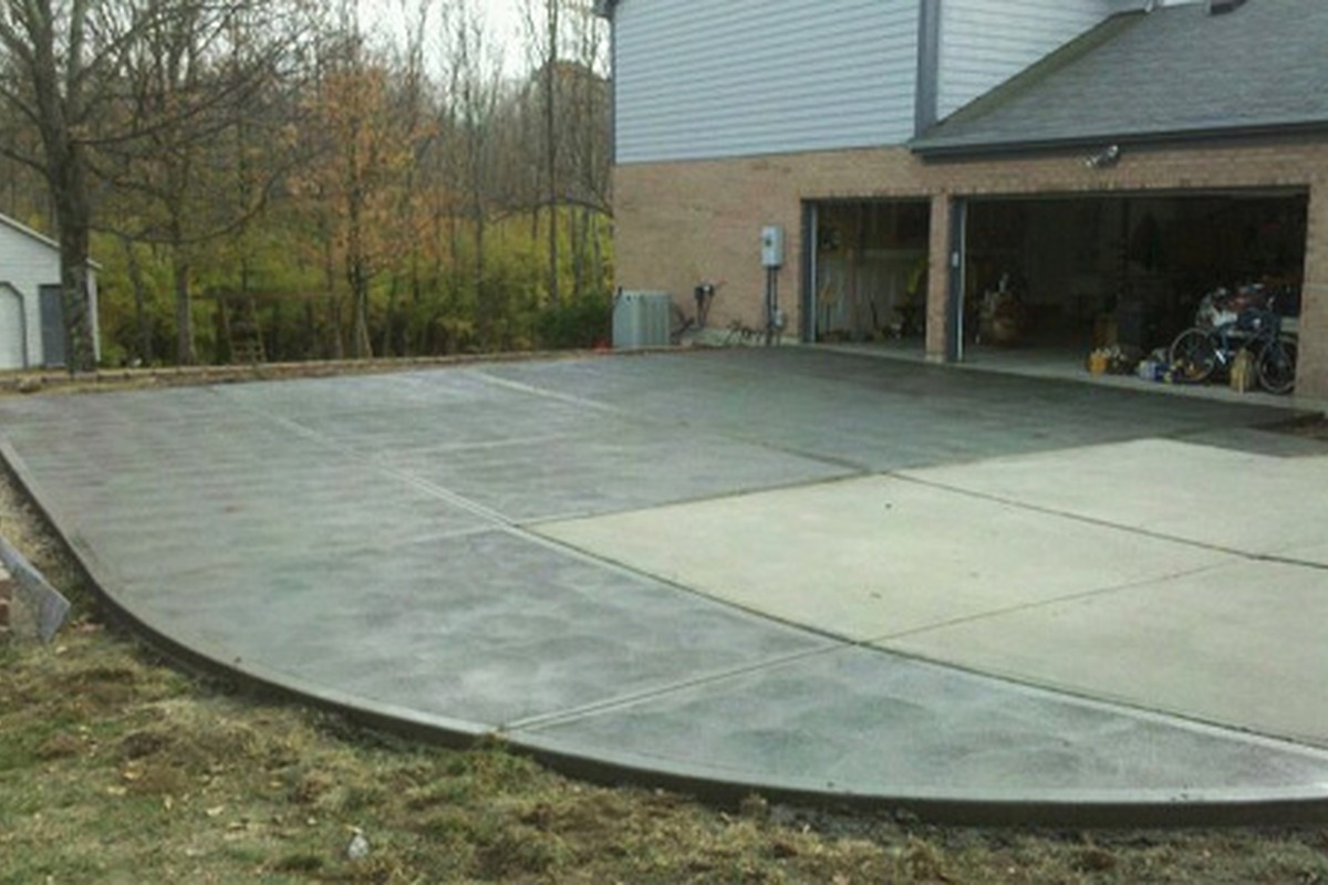 Cincinnati Concrete builds and installs patios.