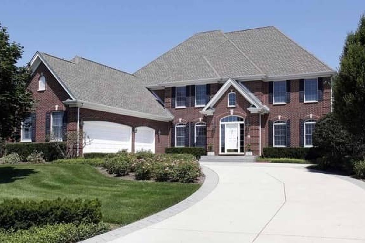 Cincinnati Concrete builds and installs driveways.