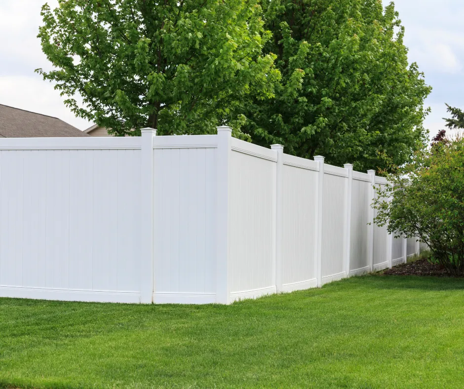 Photo of white vinyl fence Weston, FL