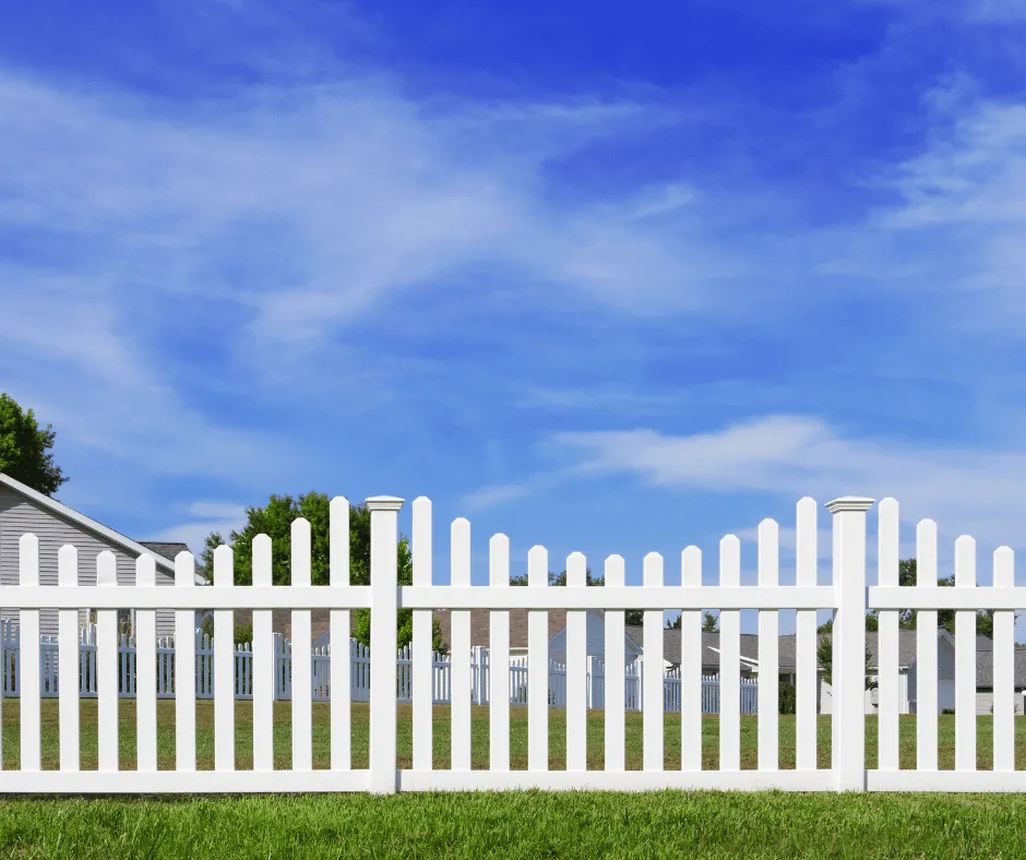 Photo of white vinyl picket fence Weston, FL