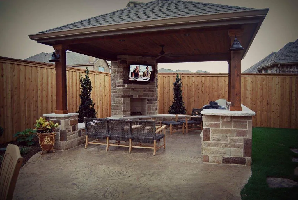 Dallas Concrete builds and installs Patio