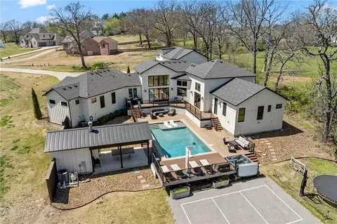 Bentonville Concrete builds and installs Parking lot