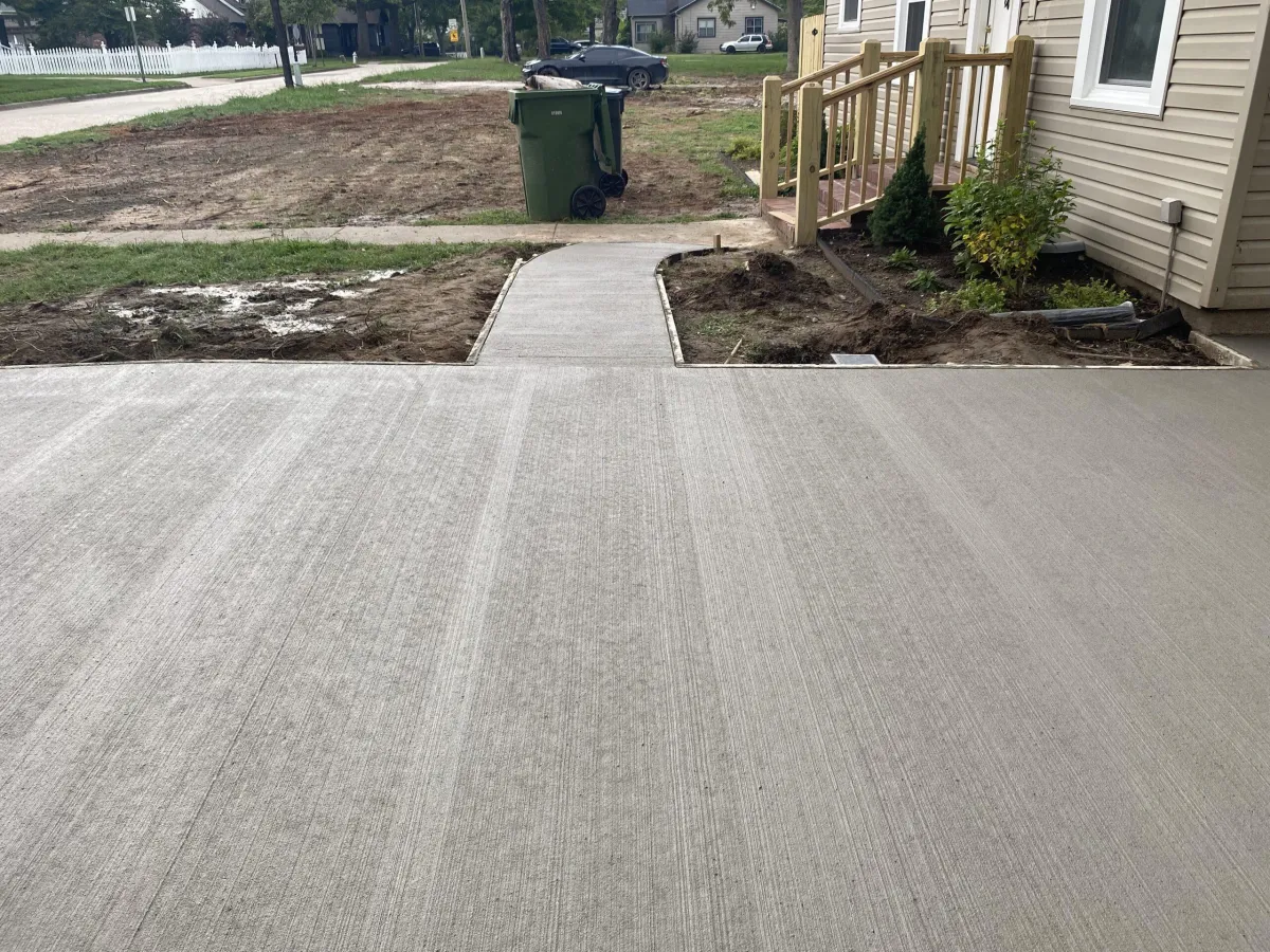 Bentonville Concrete builds and installs Driveway