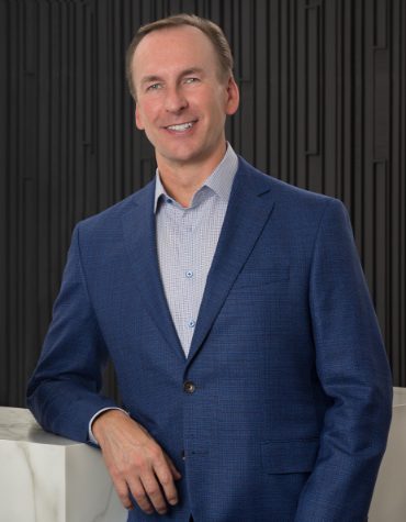 The image shows the entrance to a university clinic.