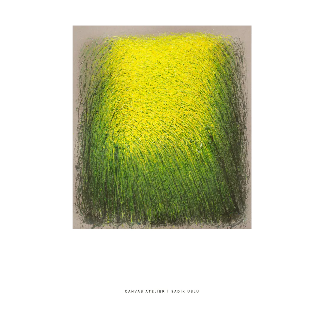 Kunstdruck „Rapsfeld“ (Sadik Uslu): Leuchtendes Gelb-Grün mit langen, vertikalen Zügen und zarten Bögen wie Windspuren; ruhiges, zentriertes Leuchten, kaschierter Fotodruck.